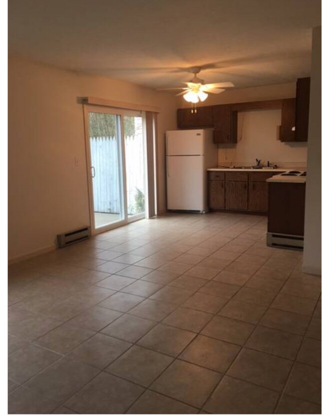 Building Photo - 1335 Spring Village Dr