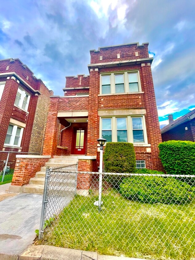 Primary Photo - 7939 S Justine St