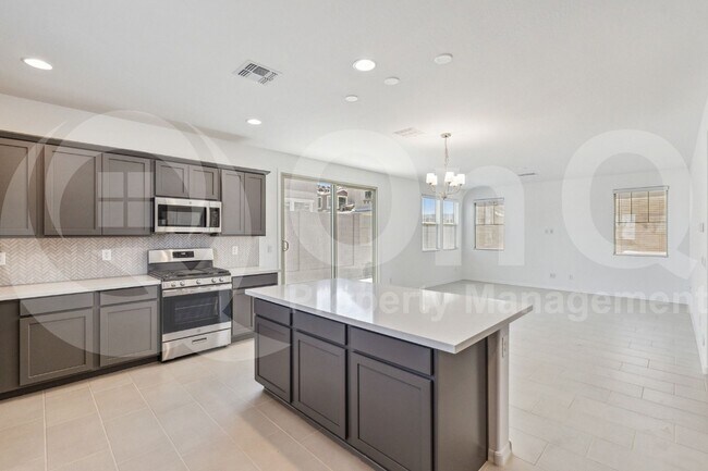 Foto del edificio - 3817 N 100th Dr