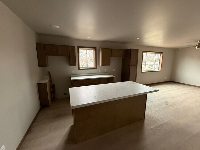 Foto del edificio - Suites on C Avenue