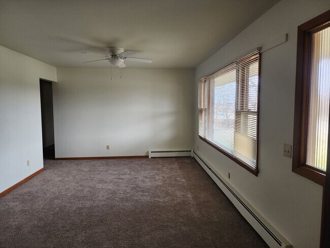 Foto del edificio - 6404 Cottage Grove Rd