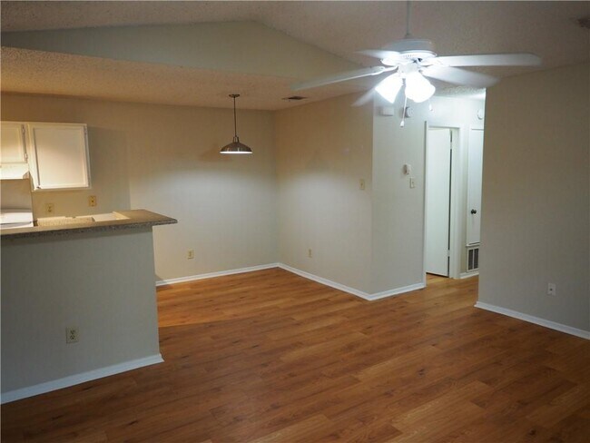 Foto del edificio - 7808 West Gate Blvd
