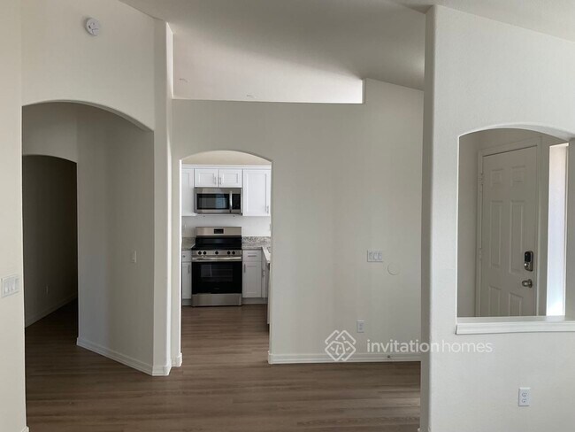 Foto del edificio - 668 N Terrace Rd