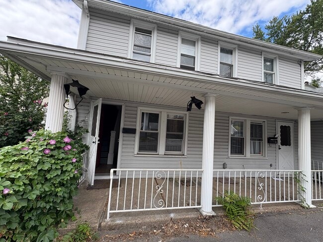 Foto del edificio - 104 E Breaker St