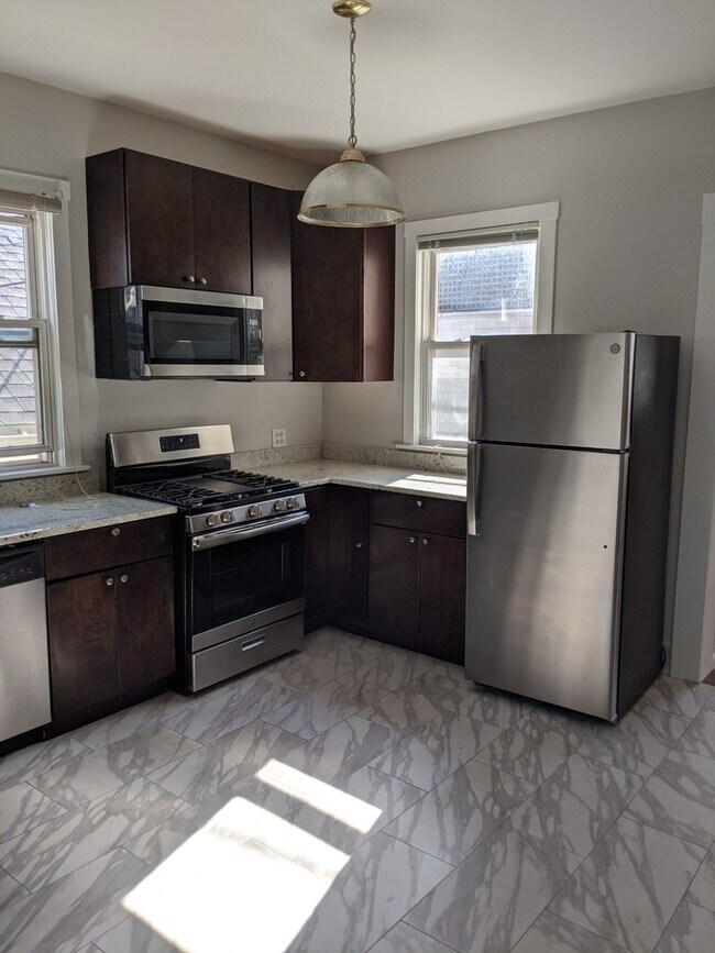 Foto del edificio - 2652 N Marshfield Ave