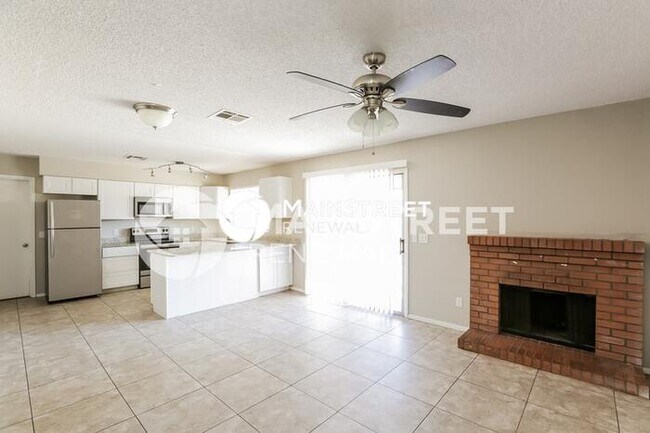 Foto del edificio - 4 Bedroom Pet-Friendly Home in Chandler, A...