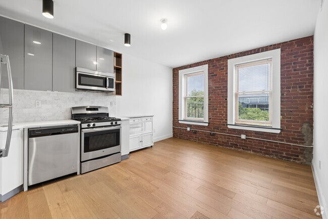 1BR, 1BA - 560SF - Kitchen and Living Room - The Kensington at 516 Orange St!