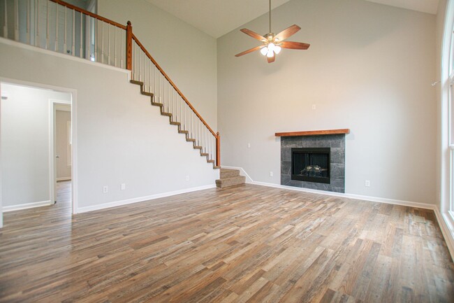 Building Photo - Pet Friendly Three Bedroom!