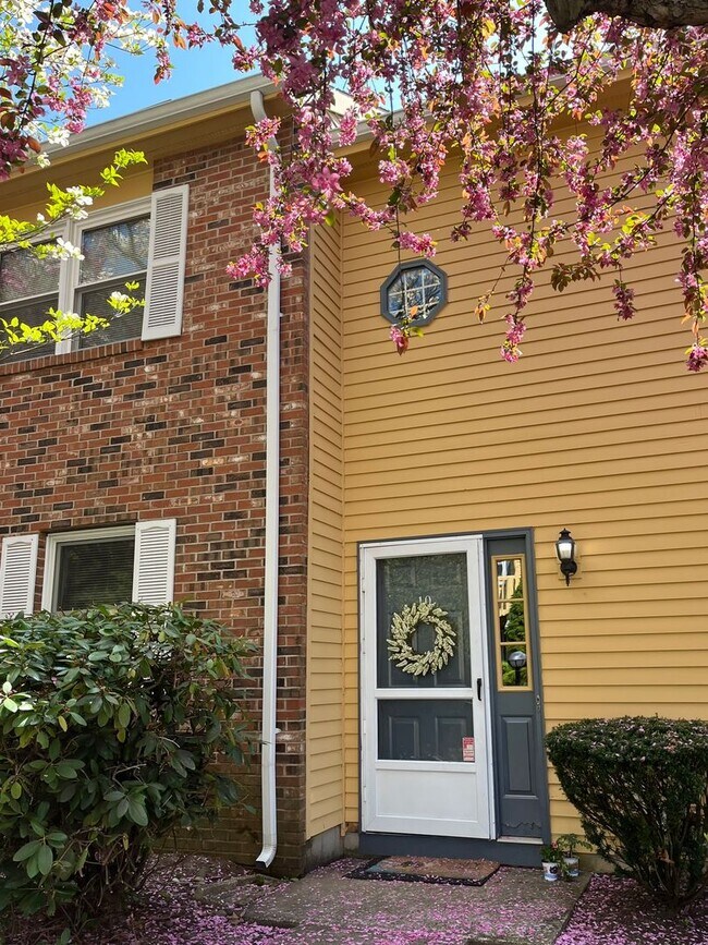 Foto del edificio - 1400 Hartford Tpke