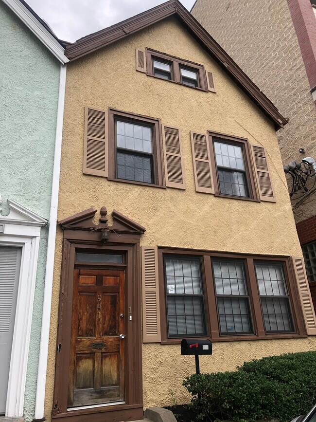 Photo - 941 Saint James St Apartments