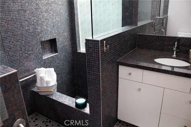 Foto del edificio - 651 Crestmoore Pl