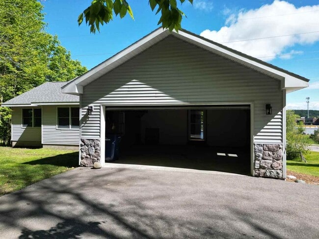 Foto del edificio - Spacious 5BR Retreat Minutes from Downtown Boyne City