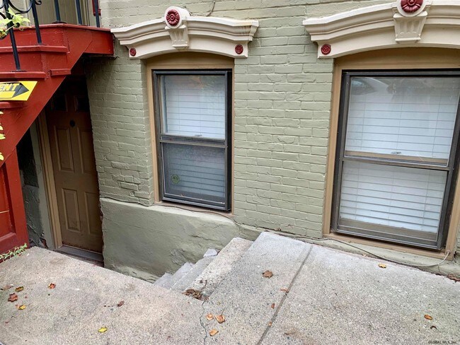 Building Photo - 277 Hudson Ave