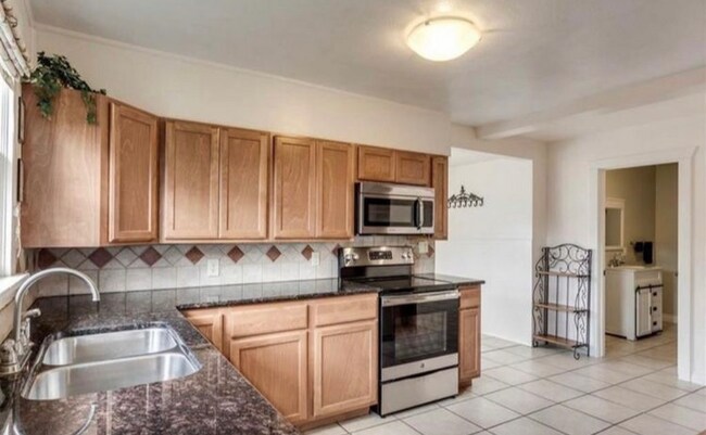 Building Photo - 1903 E Illinois Ave