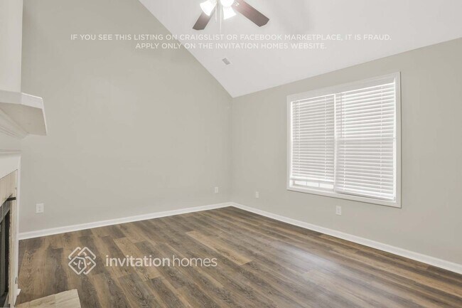 Foto del edificio - 1052 Autumn Crest Dr