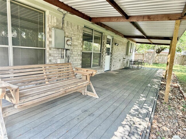 Foto del edificio - 17407 Chamberlain Dr