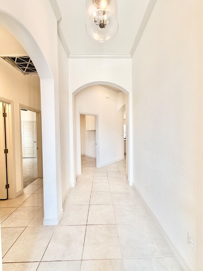 Foto del edificio - "Charming 3-Bedroom Oasis with 2 Full Baths in Odessa's Heart – Expansive 1895 Sq. Ft.!"