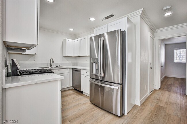 Building Photo - 5238 Souvenir Ln