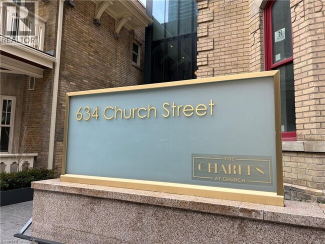 Building Photo - 634 Church St