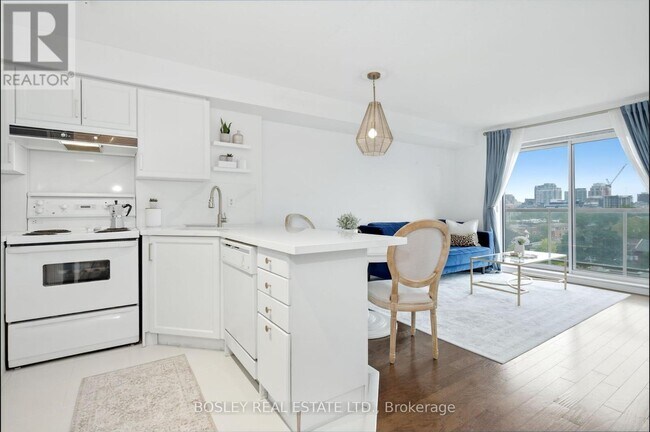 Building Photo - 140 Bathurst St