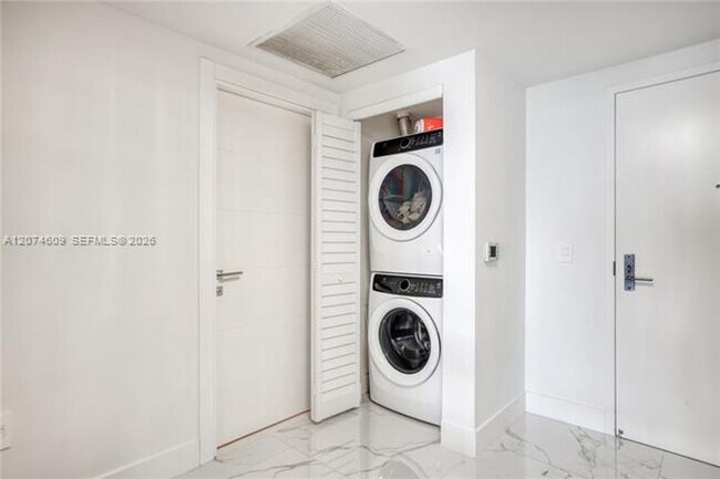 Foto del edificio - 330 Sunny Isles Blvd