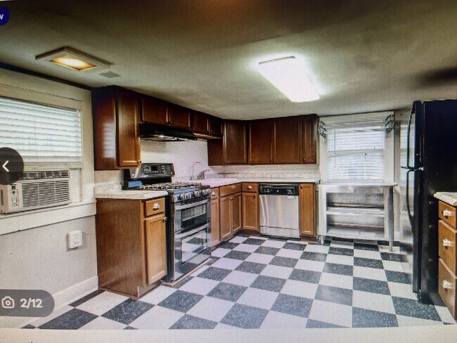 Building Photo - 904 Belknap Pl