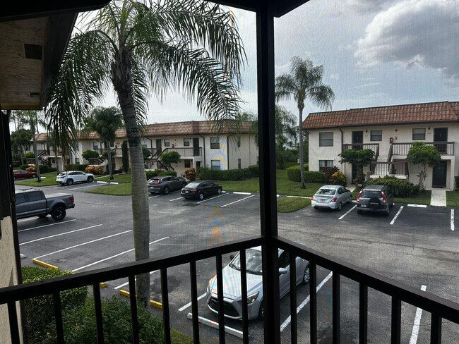 Foto del edificio - 7221 Golf Colony Ct