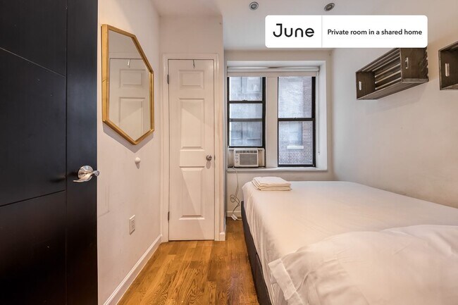 Foto del edificio - Private bedroom in 4 bed/2 bath Home