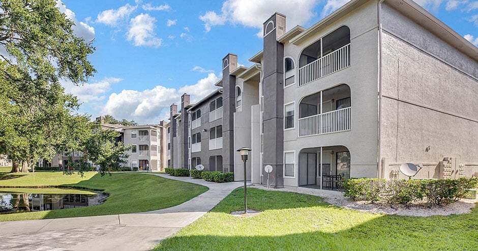 Foto principal - The Summit at Sabal Park Apartments