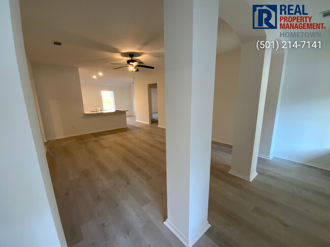 Building Photo - 1495 Meadows Dr