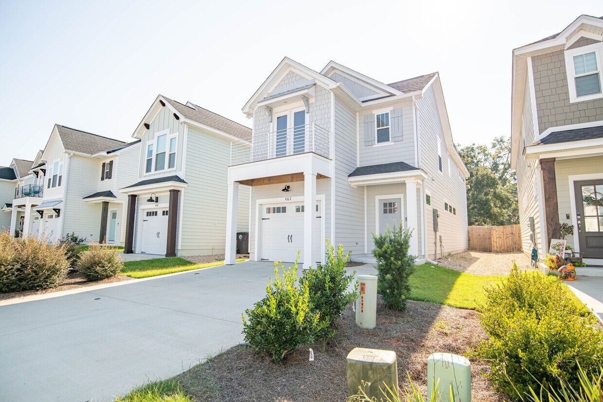 Foto principal - 2yo Construction! 3 bed / 2.5 bath in Popu...
