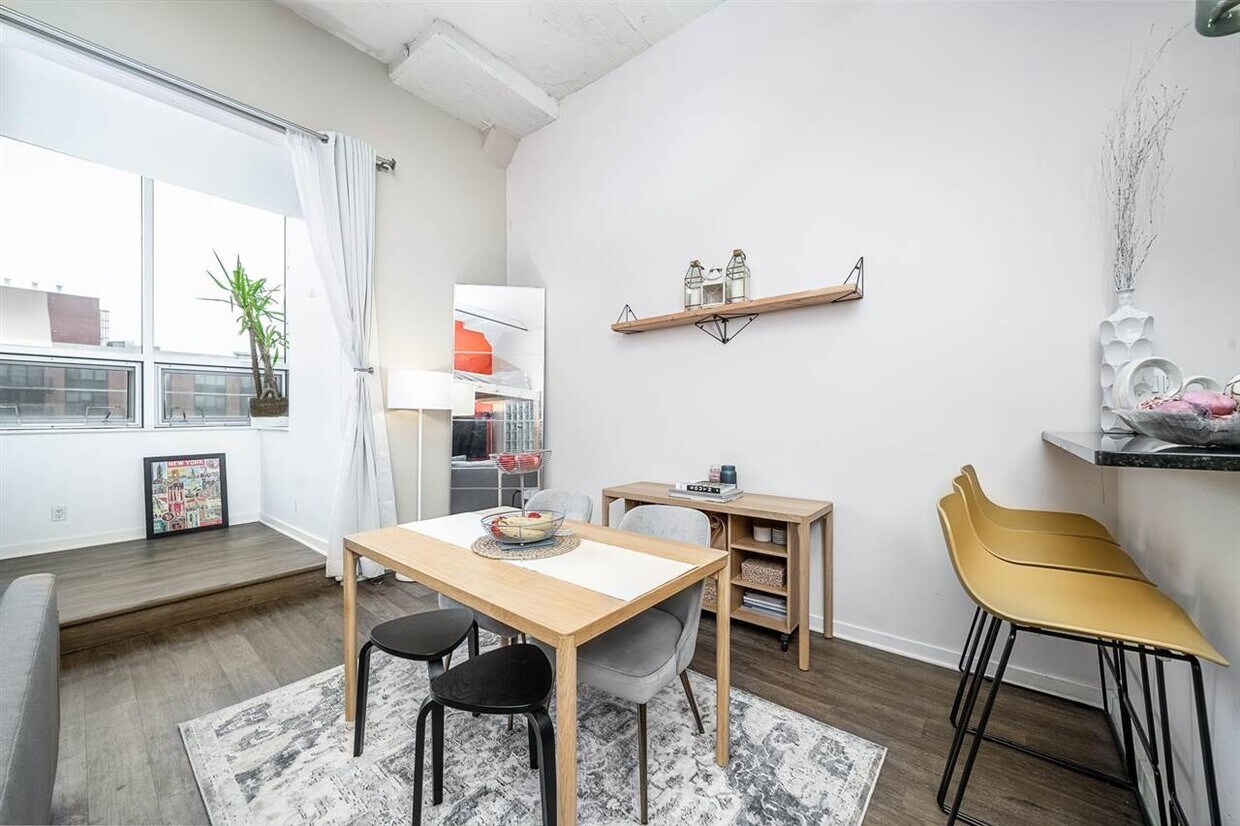 Foto principal - 689 Marin Blvd