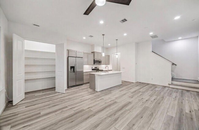 ¡Refrigerador incluido! - 1524 Ojeman Rd