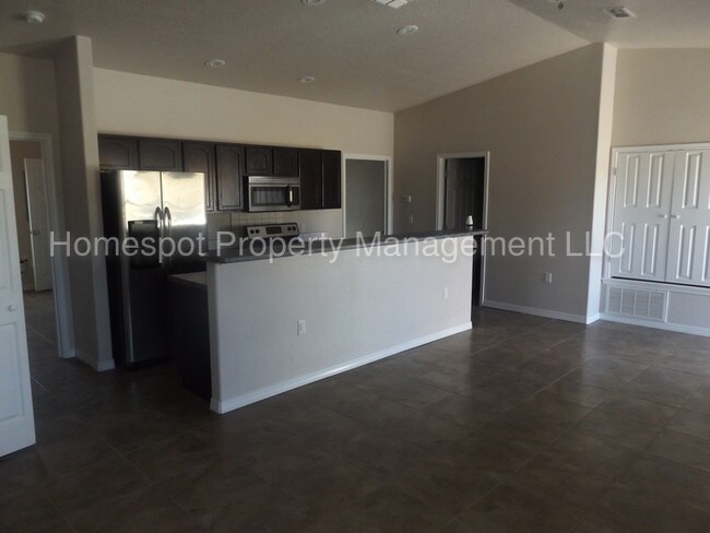 Foto del edificio - 900 E 3rd St
