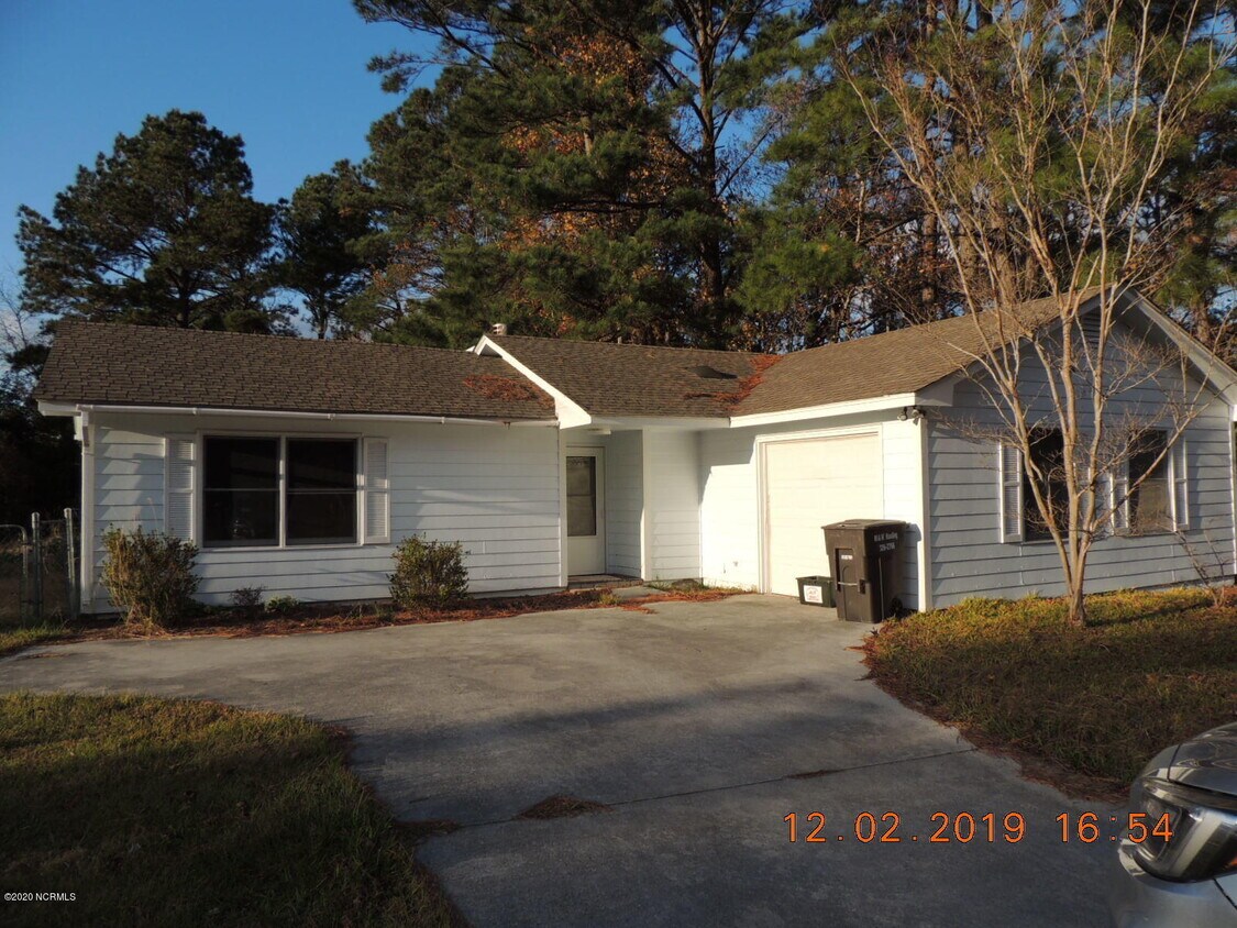Primary Photo - 995 Sand Ridge Rd