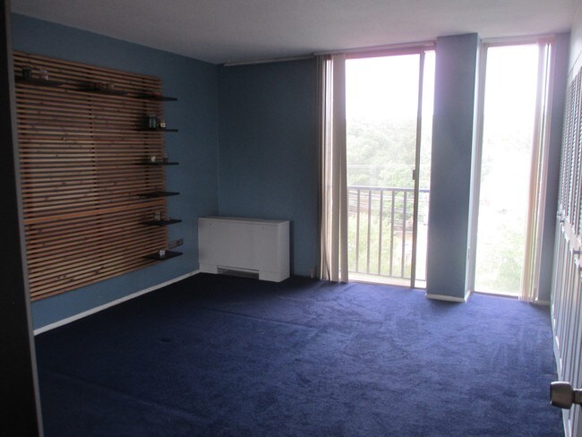 Building Photo - 4600 S Four Mile Run Dr