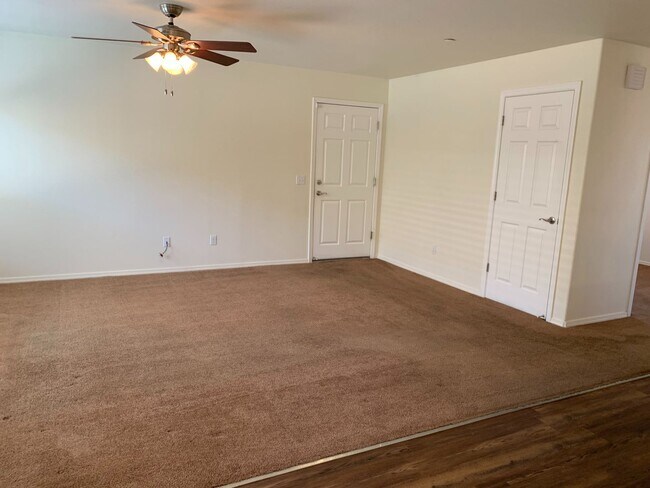 Foto del edificio - Charming apartment home located on Bella Oaks Drive! Coming Soon