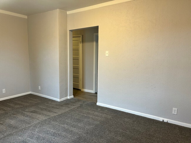 Building Photo - 112 Rock St