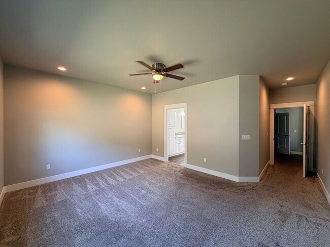 Foto del edificio - Beautiful, Craftsman Home-  4 bedroom, 2.5 ba + office!