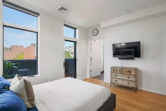 Building Photo - 7 E Springfield St