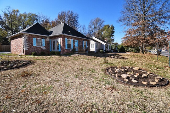 Building Photo - 2 Blocks from MERCY HOSPITAL!     FULLY FU...