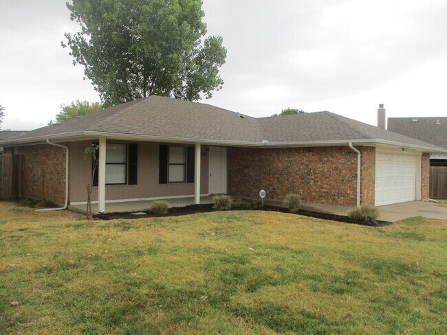 Building Photo - 208 Cambridge Dr