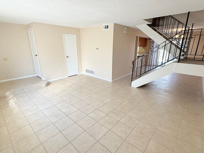 Foto del edificio - Spacious 3-Bedroom Condo in the Indian Can...