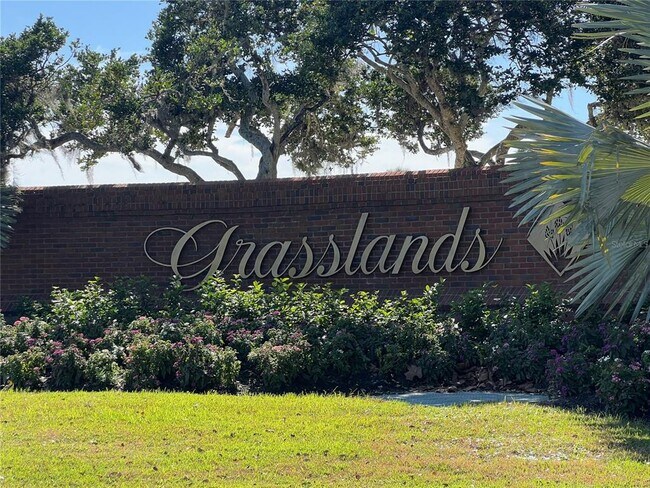 Foto del edificio - 585 Grasslands Village Cir