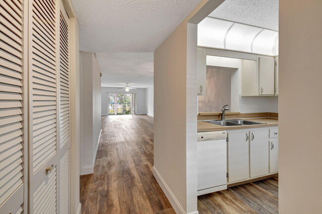 Foto del edificio - 2845 SW 22nd Ave