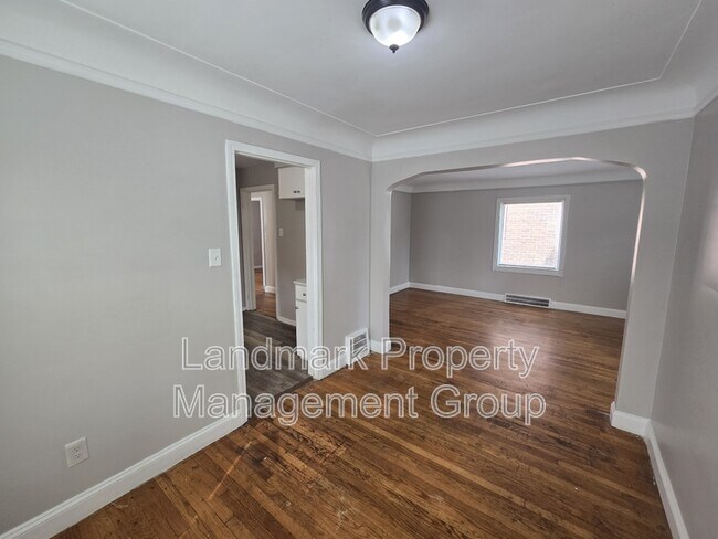 Building Photo - 15401 Eastwood St