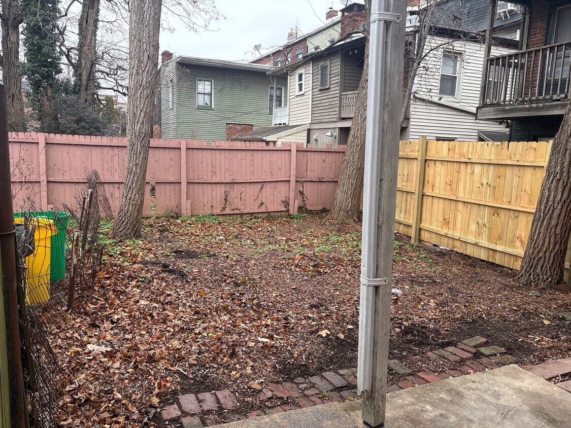 Building Photo - 4 Bedroom 1 Bath House, Yard-York City SD