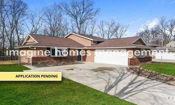 Foto principal - Fenced-in 3-Bedroom Home in Strongsville