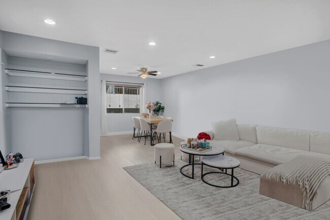 Foto del edificio - Remodeled Townhome in Sherman Oaks!