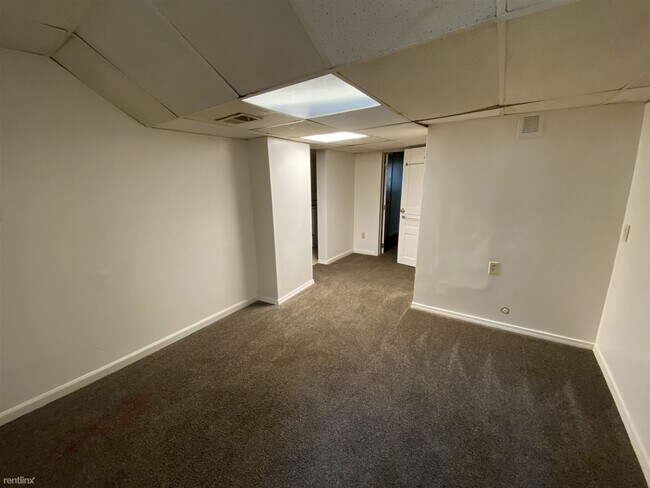 Building Photo - 2 br, 1 bath  - 525 Steward Ave Basement #4